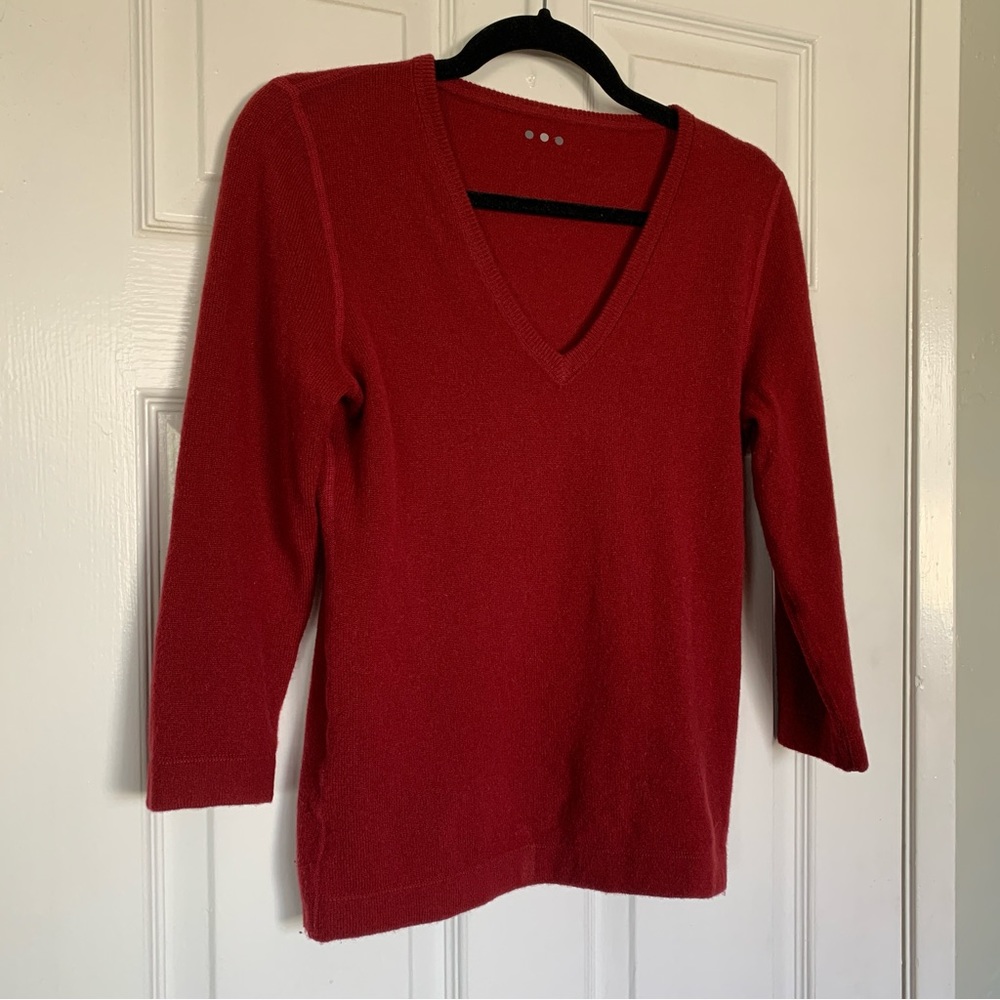 Three Dots red 100% cashmere v-neck sweater, size medium - Picture 5 of 8